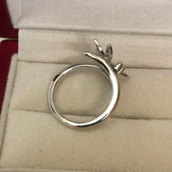 ⭐️Host Pick⭐️ 18K White Gold Dragonfly Ring with Diamonds - Size 7 1/4 - Picture 8 of 11